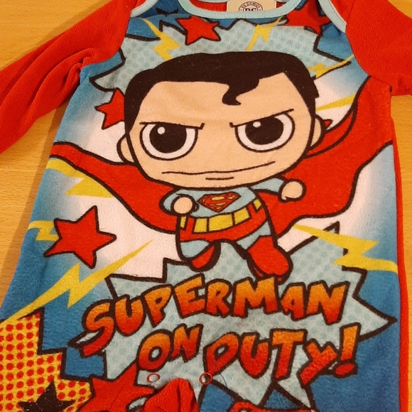 💜4/$20💜 Superman Fleece Sleeper - Picture 2 of 6